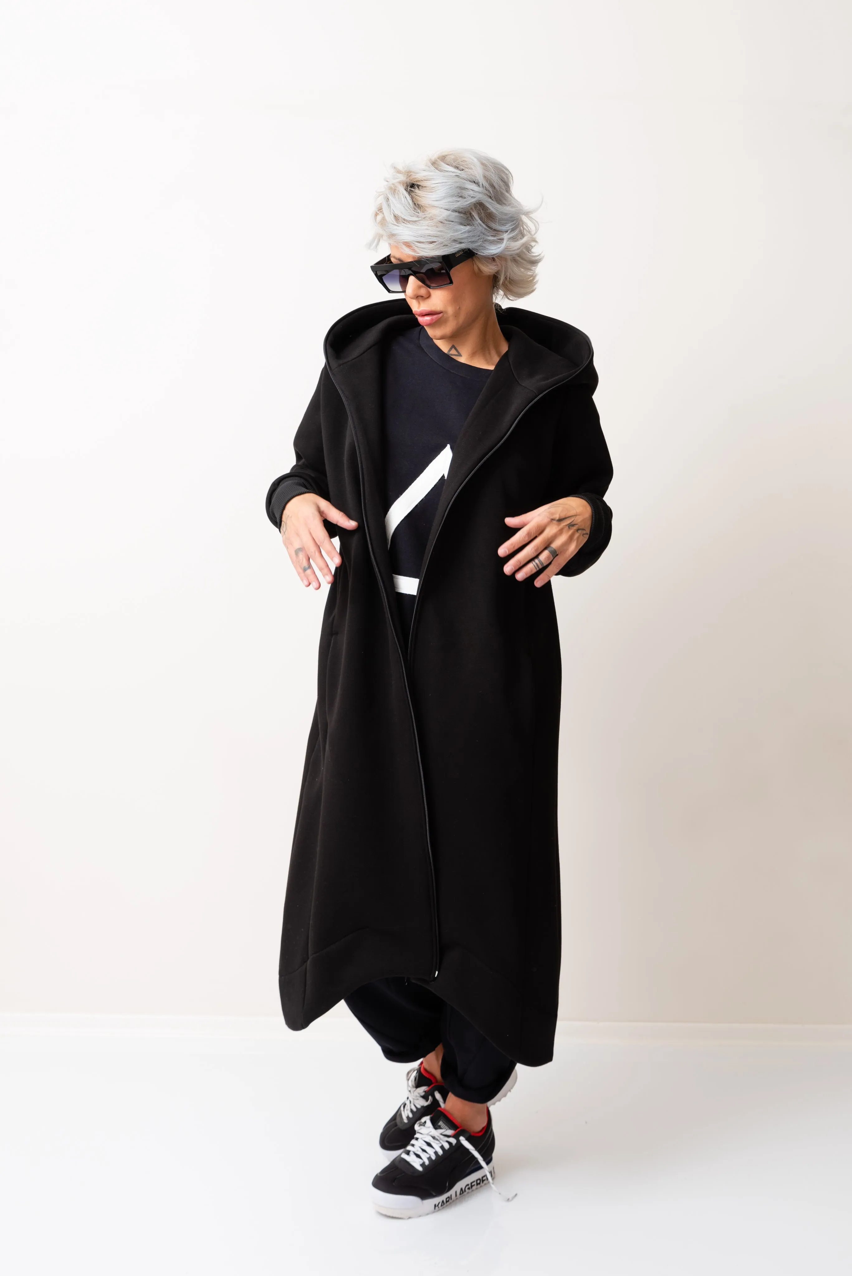 Black Warm Oversized Hoodie Sweatshirt  with Long Sleeves and Front Zipper