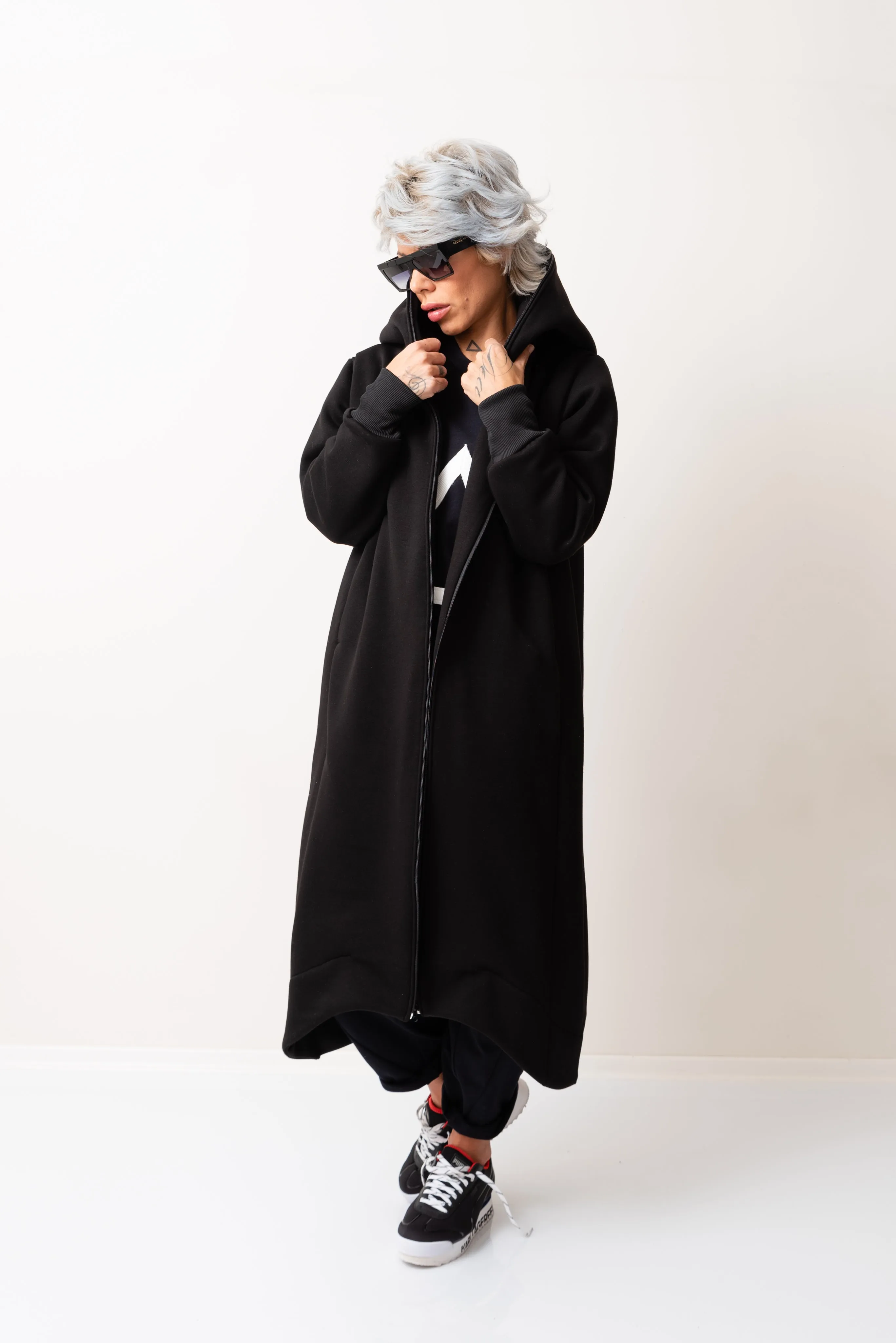 Black Warm Oversized Hoodie Sweatshirt  with Long Sleeves and Front Zipper