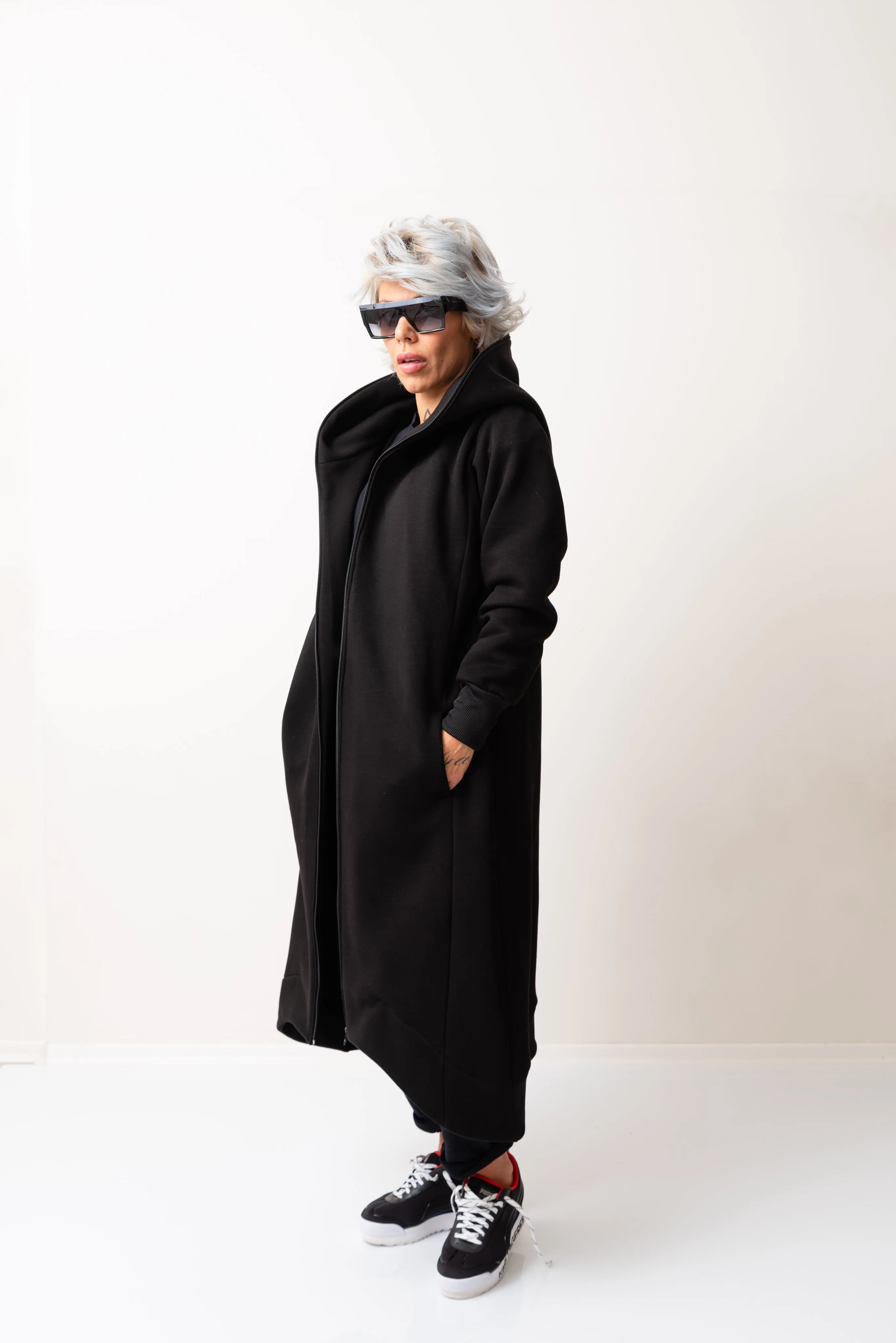 Black Warm Oversized Hoodie Sweatshirt  with Long Sleeves and Front Zipper