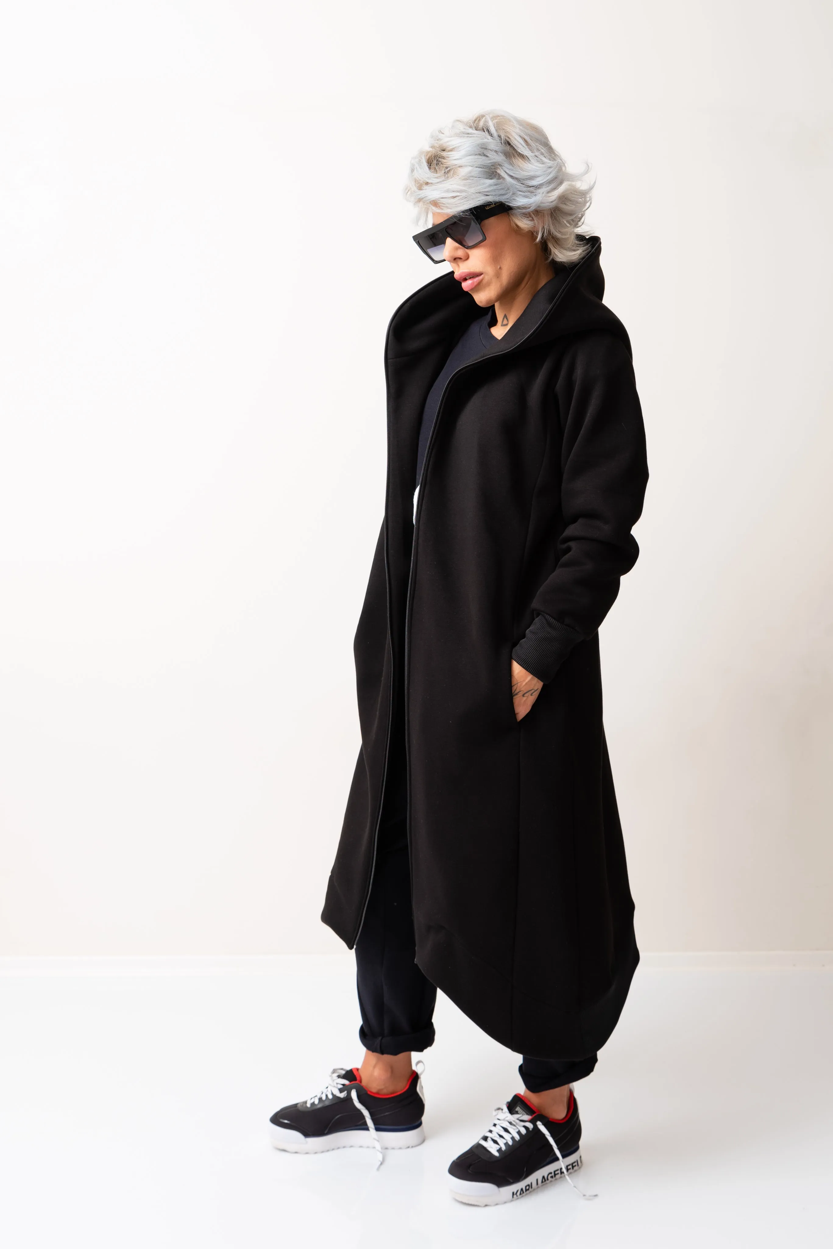 Black Warm Oversized Hoodie Sweatshirt  with Long Sleeves and Front Zipper
