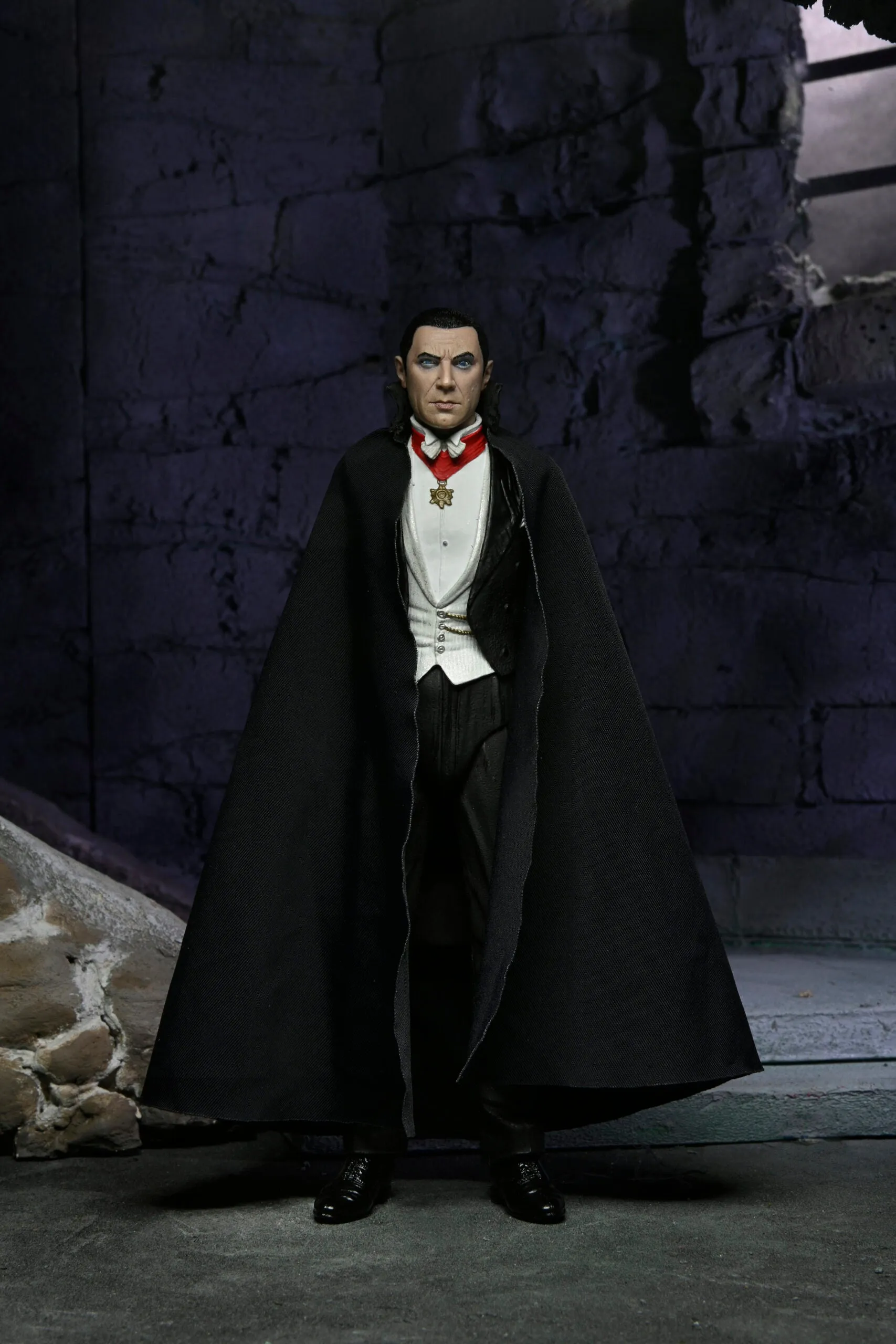NECA Universal Monsters - Ultimate Dracula (Transylvania) 7″ Scale Action Figure