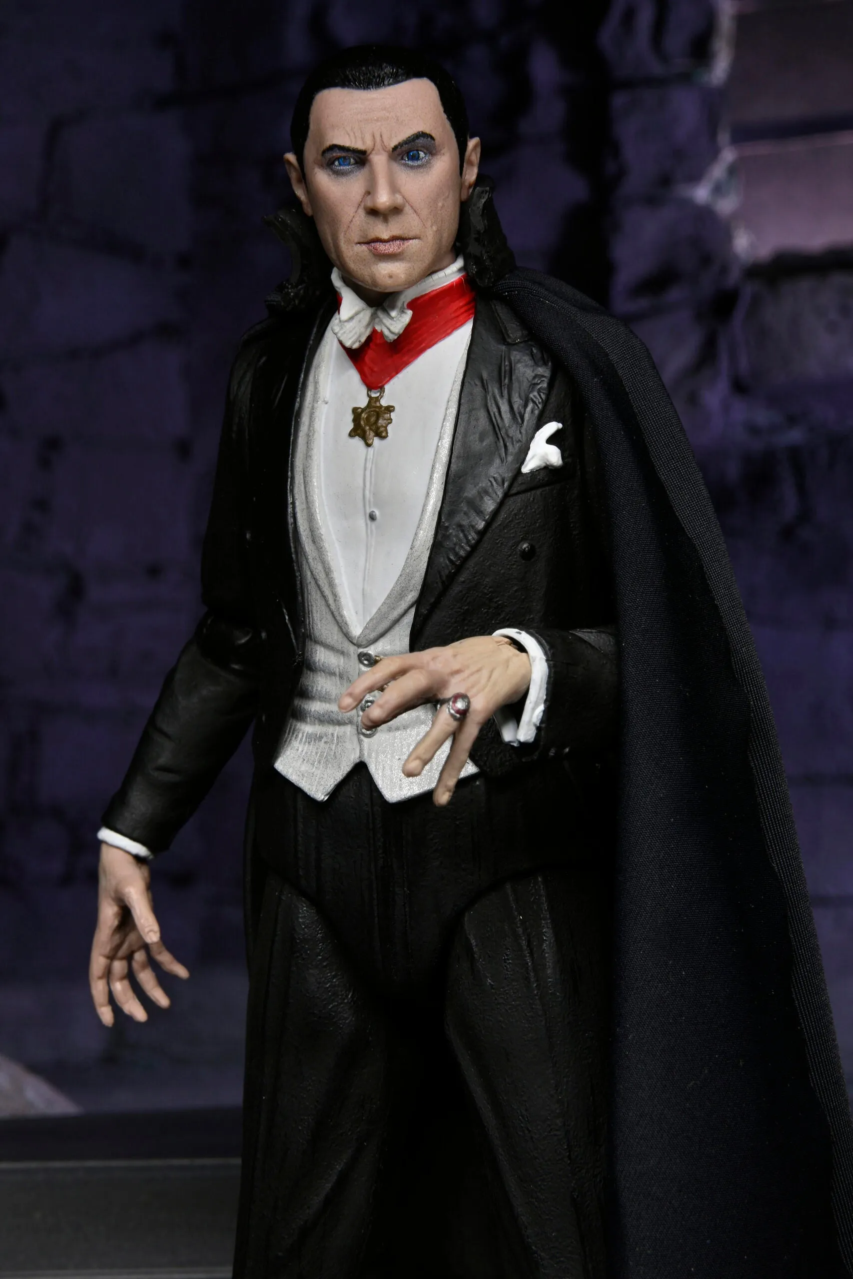 NECA Universal Monsters - Ultimate Dracula (Transylvania) 7″ Scale Action Figure