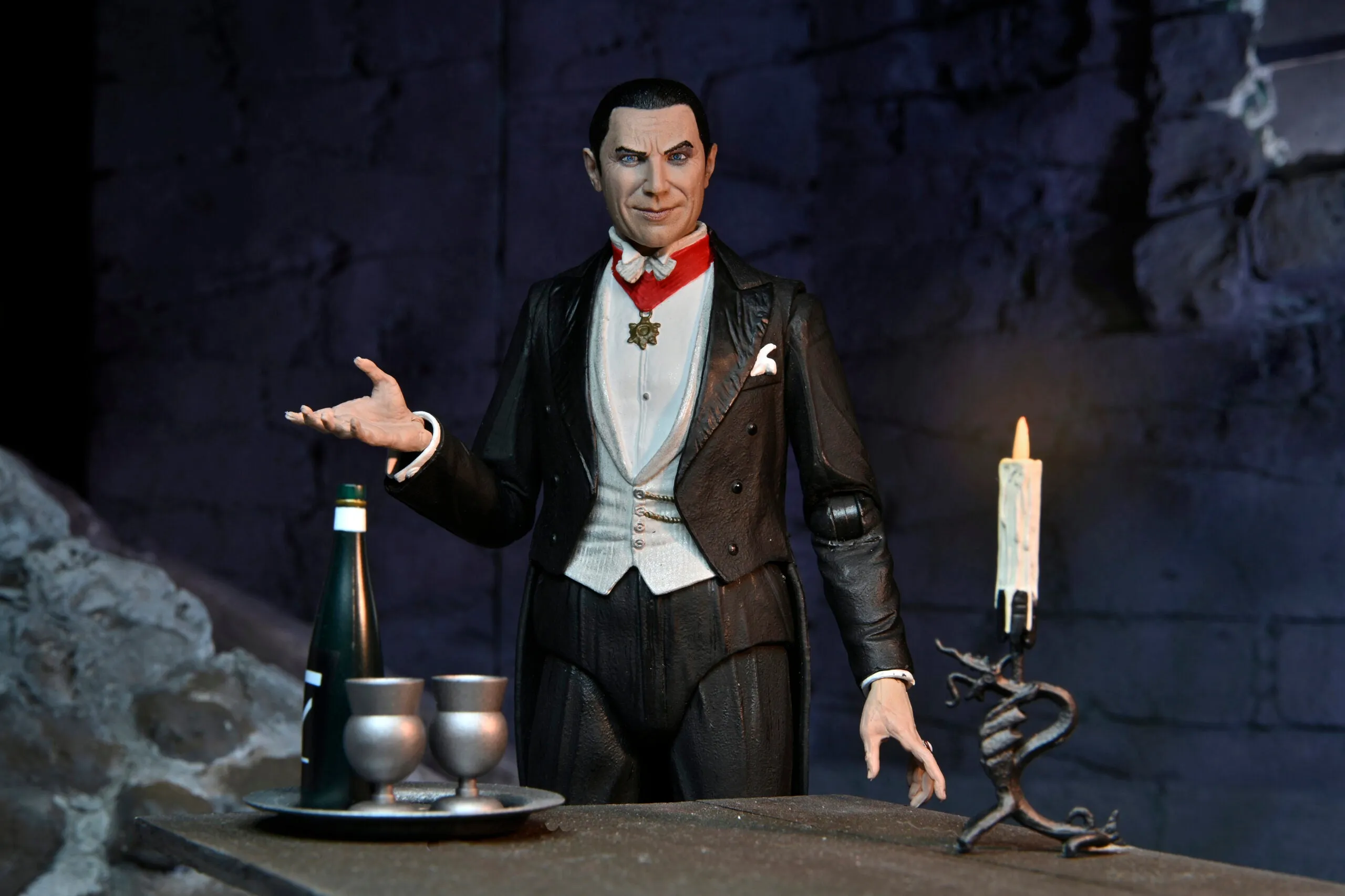 NECA Universal Monsters - Ultimate Dracula (Transylvania) 7″ Scale Action Figure