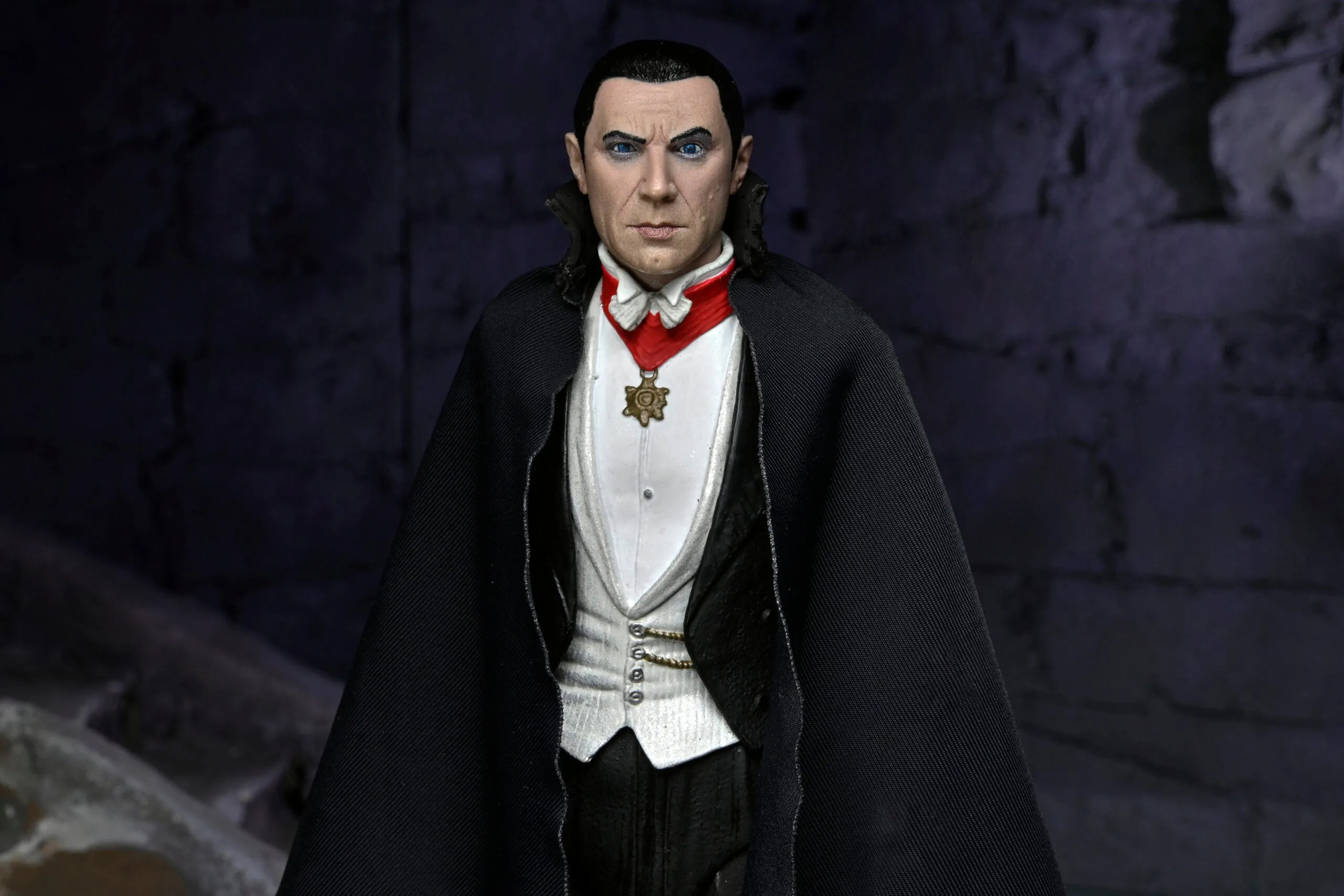 NECA Universal Monsters - Ultimate Dracula (Transylvania) 7″ Scale Action Figure
