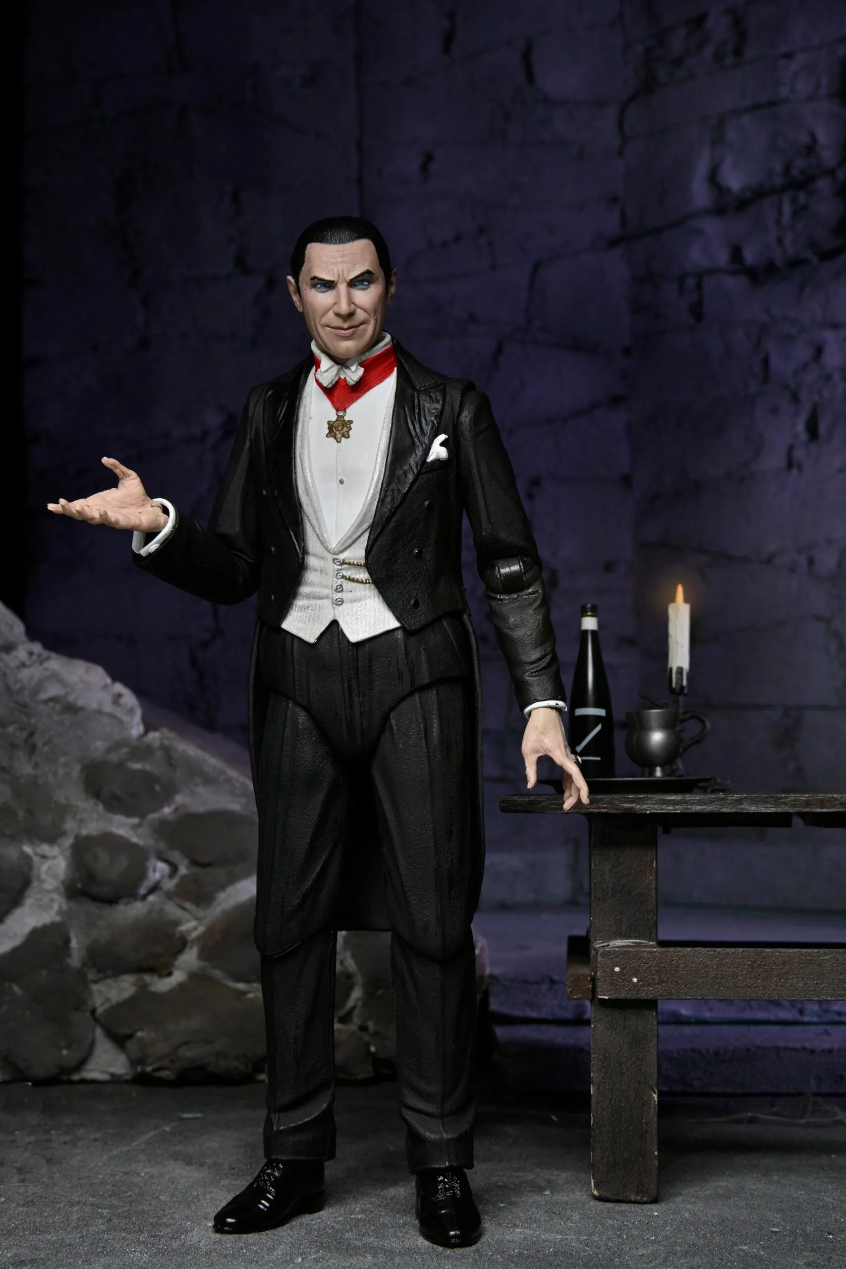 NECA Universal Monsters - Ultimate Dracula (Transylvania) 7″ Scale Action Figure