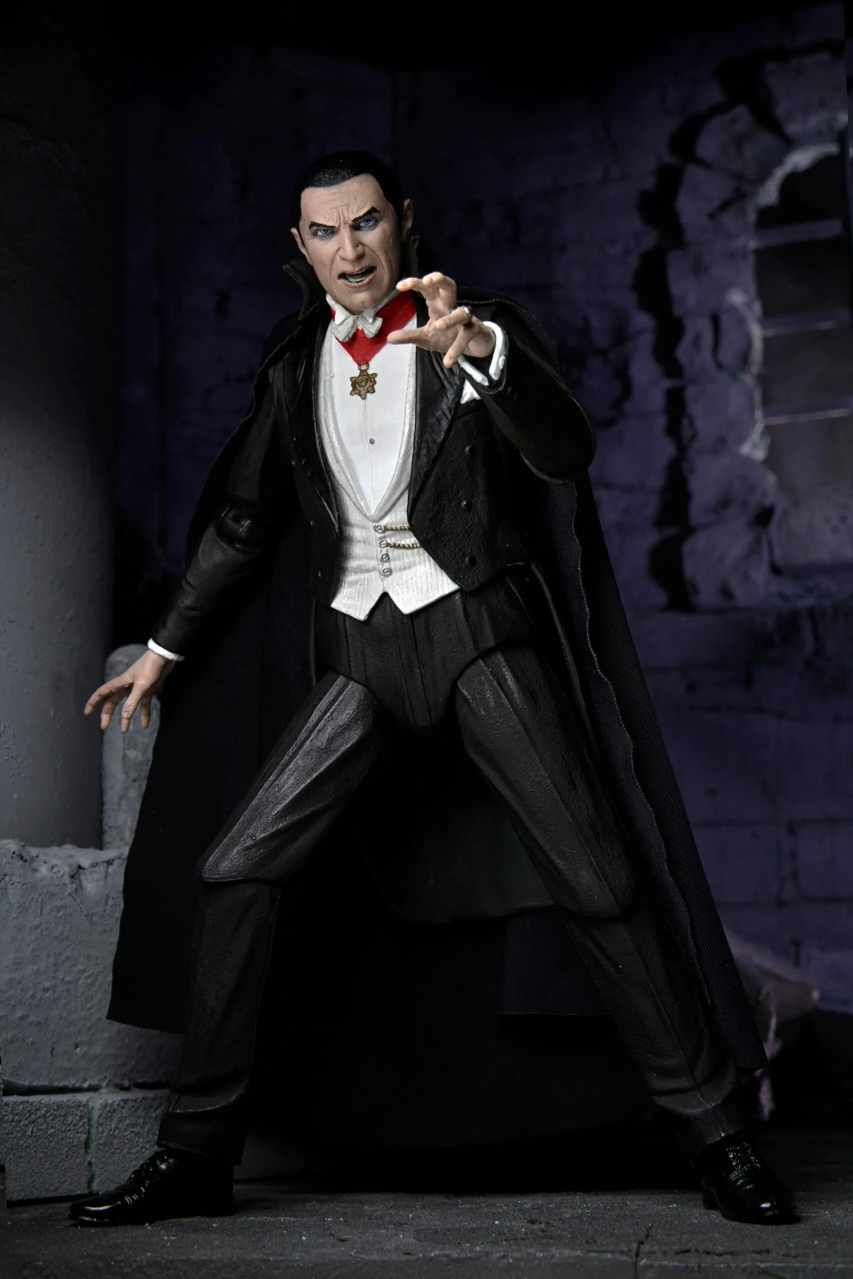NECA Universal Monsters - Ultimate Dracula (Transylvania) 7″ Scale Action Figure