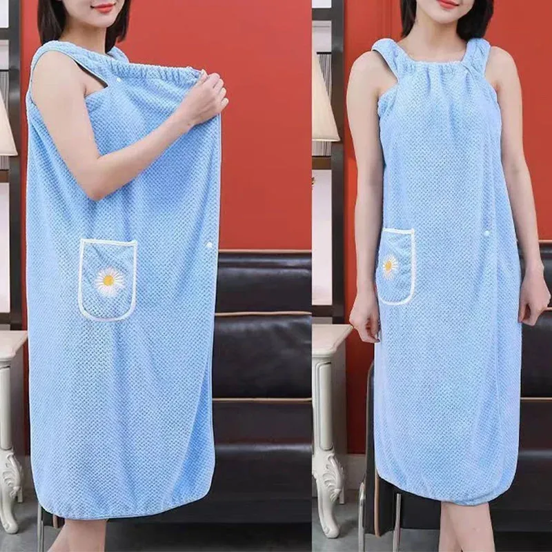 Quick-drying bath towel with absorption and hand hole