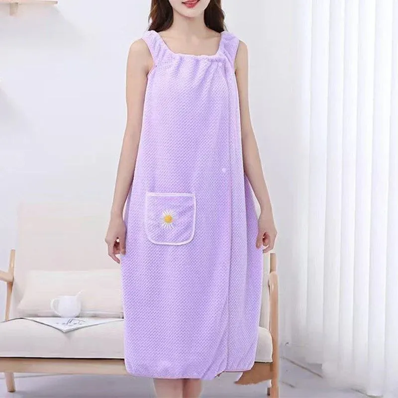 Quick-drying bath towel with absorption and hand hole