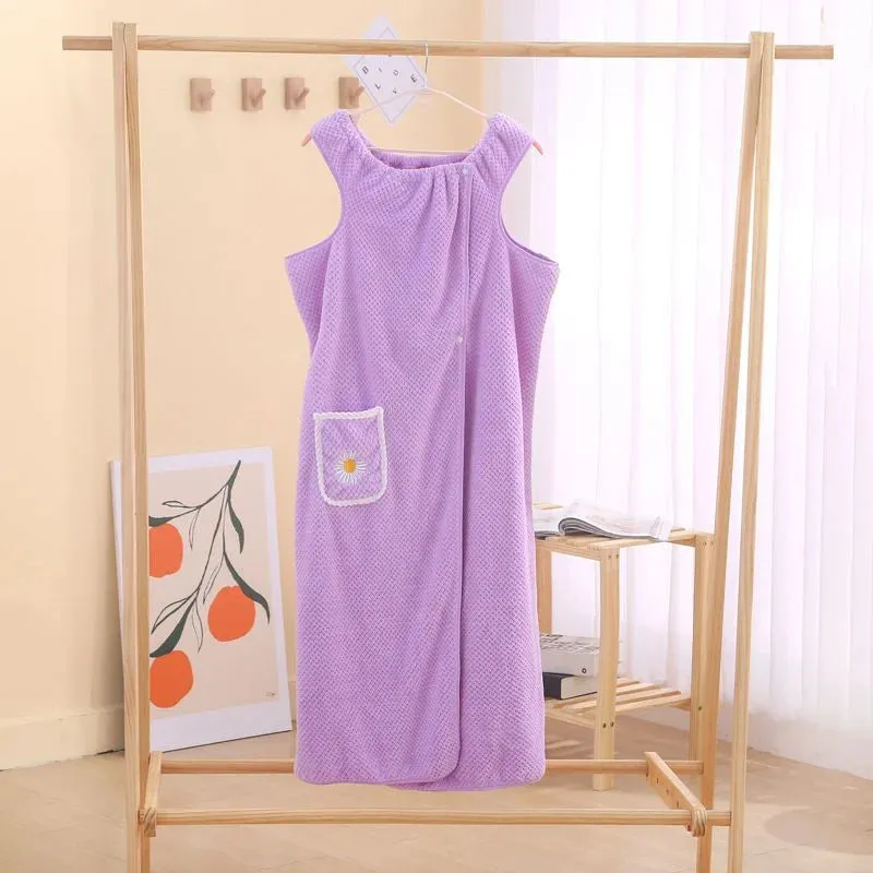 Quick-drying bath towel with absorption and hand hole