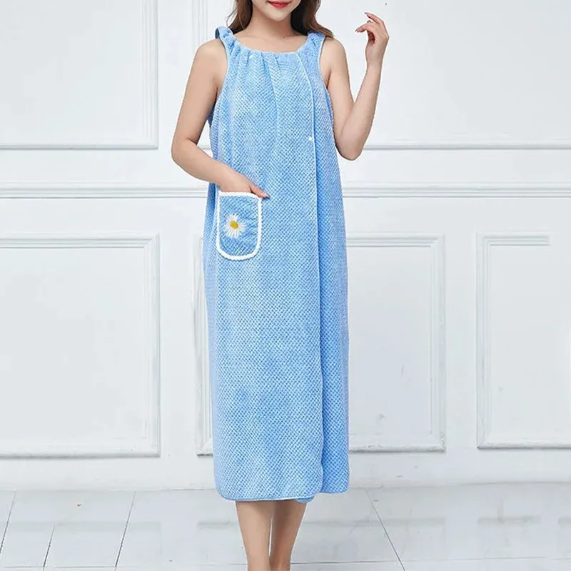 Quick-drying bath towel with absorption and hand hole