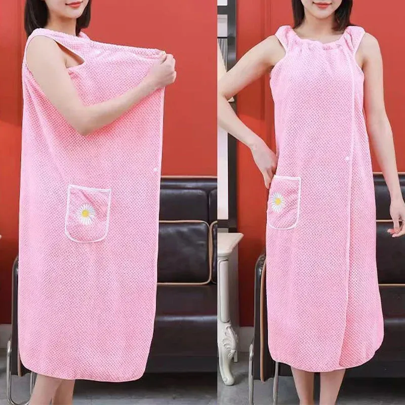 Quick-drying bath towel with absorption and hand hole