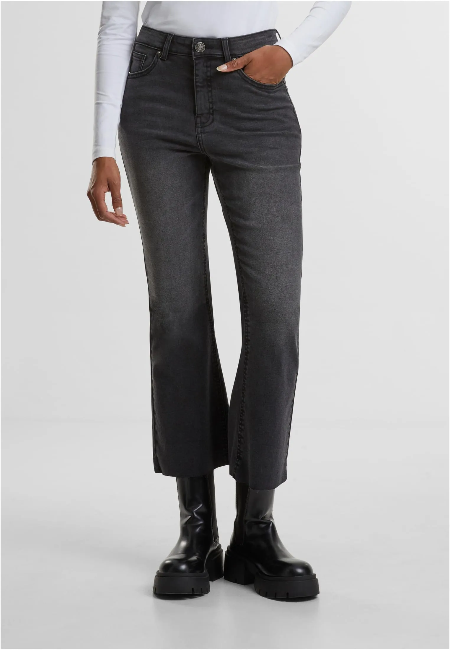 UC Cropped Flared Denim