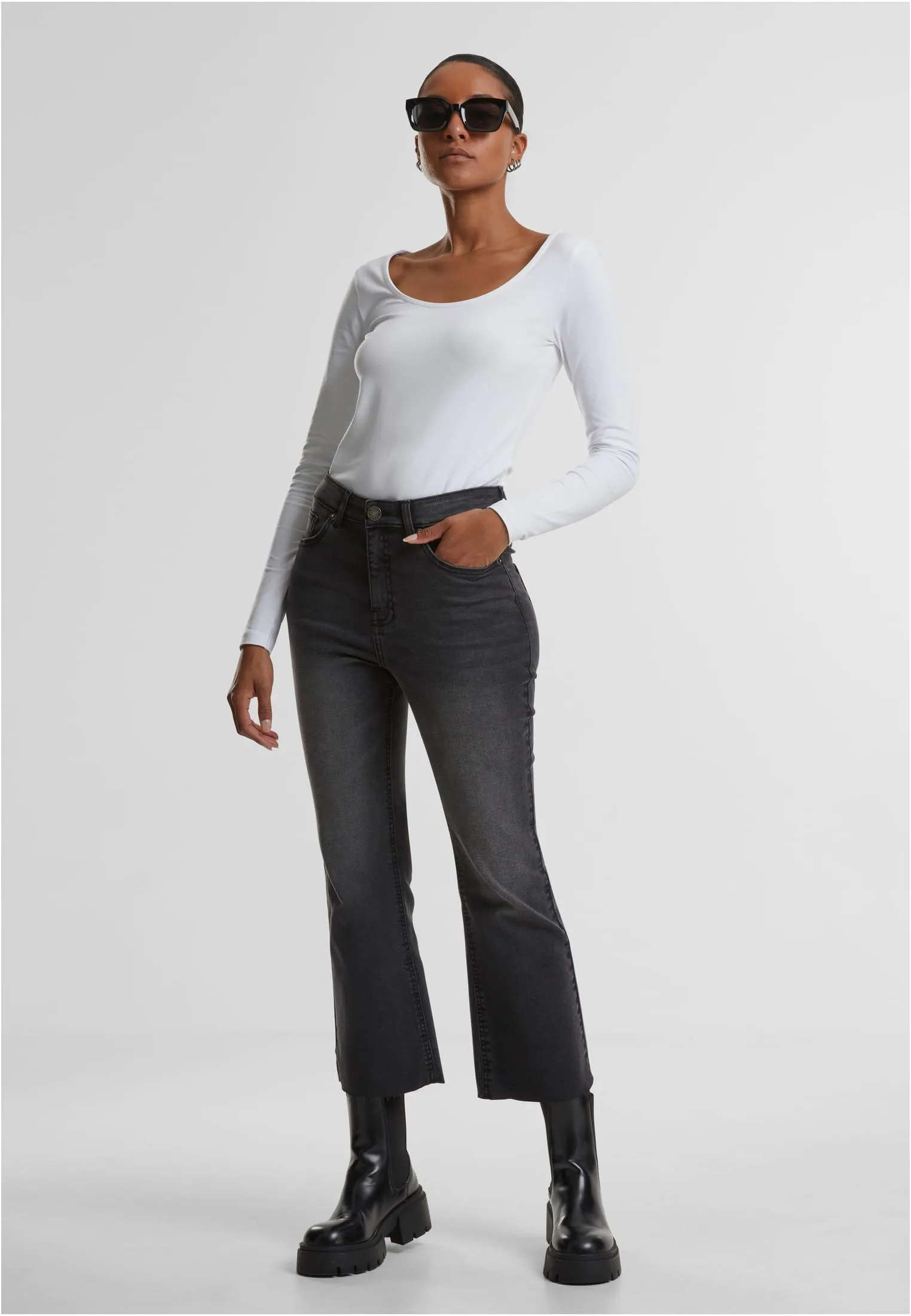 UC Cropped Flared Denim